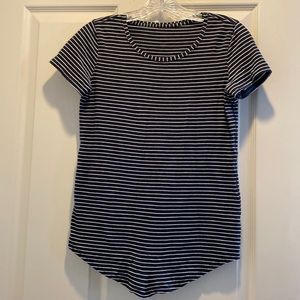 Lululemon basic short sleeve T size 4